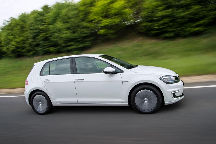  Volkswagen e-Golf 2017 года  (UK) (фото 13 из 28)